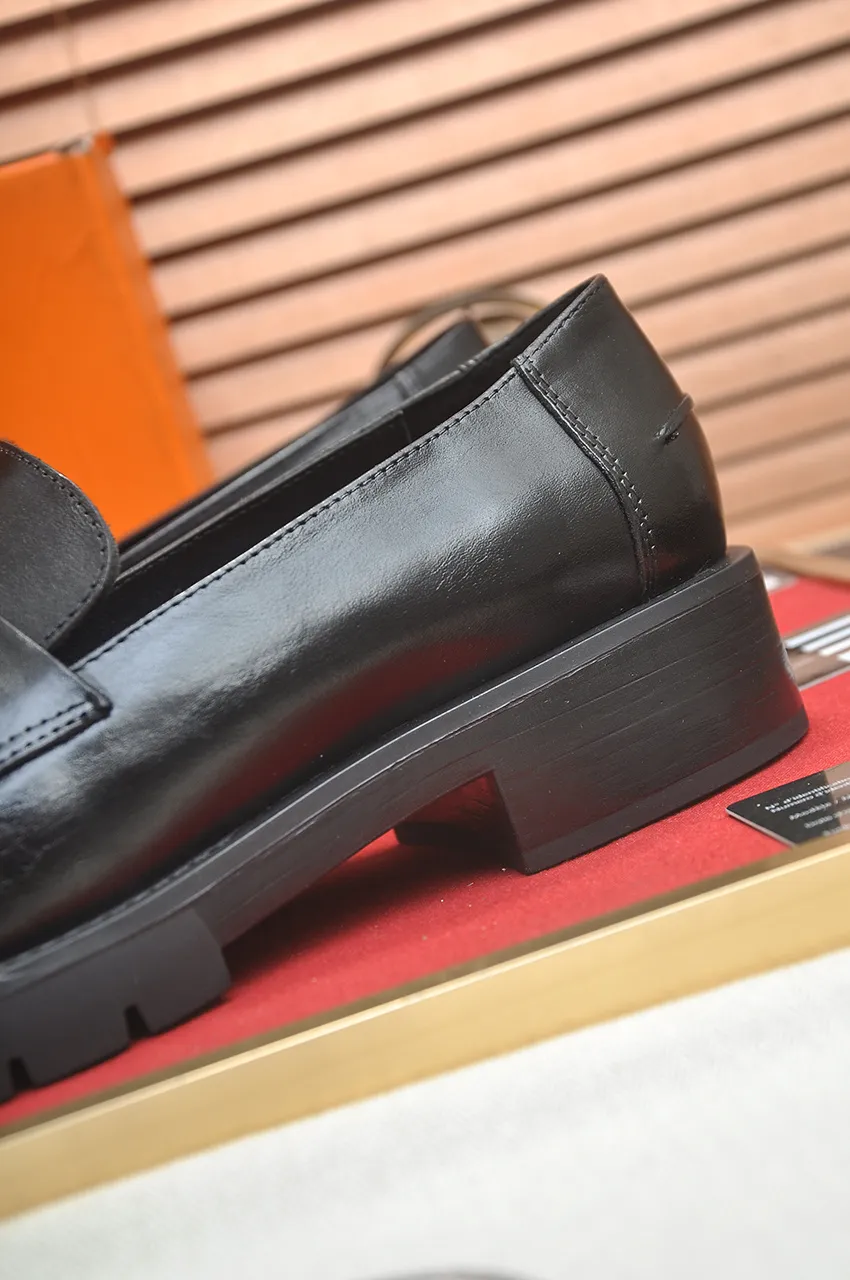 Factory price 500💶[HERMES] (cowhide lining)🍀Italian top luxury🍀He does not pursue novel styles and gorgeous colors, but attracts the favor of successful men with his flawless, elegant and classic style. Formal leather shoes This very comfortable, simple and stable style allows you to easily match any style! The pattern is absolutely 1:1 refined from the original case, and we strive for excellence in materials, imported cowhide + cowhide lining💪💪💪extraordinary texture👍! Code number: 38-45 (45 customized)